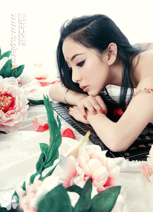光艳逼人古装美女图片 性感韵味