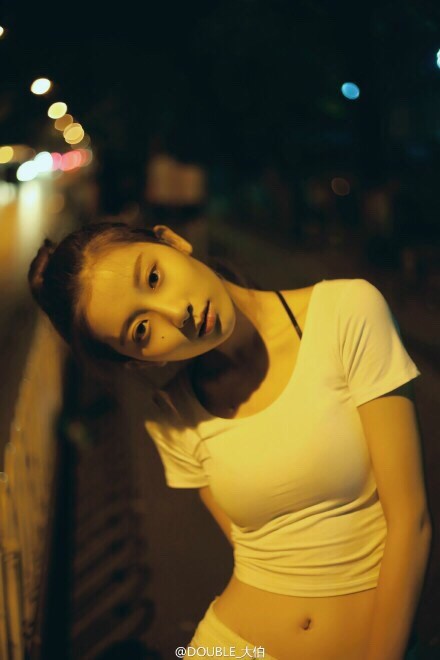 极品身材美女夜景写真