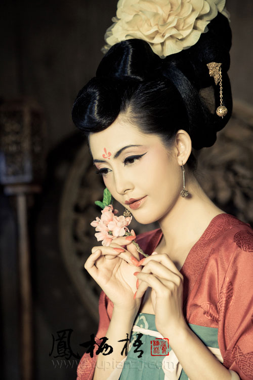 芭蕉仕女古装美女图片 韵味十足