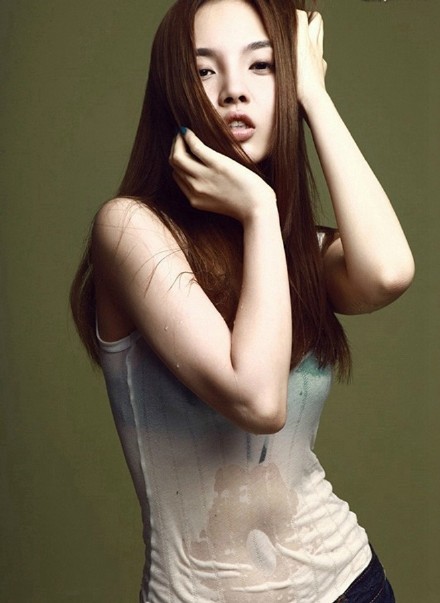 高清湿身美眉诱惑美女