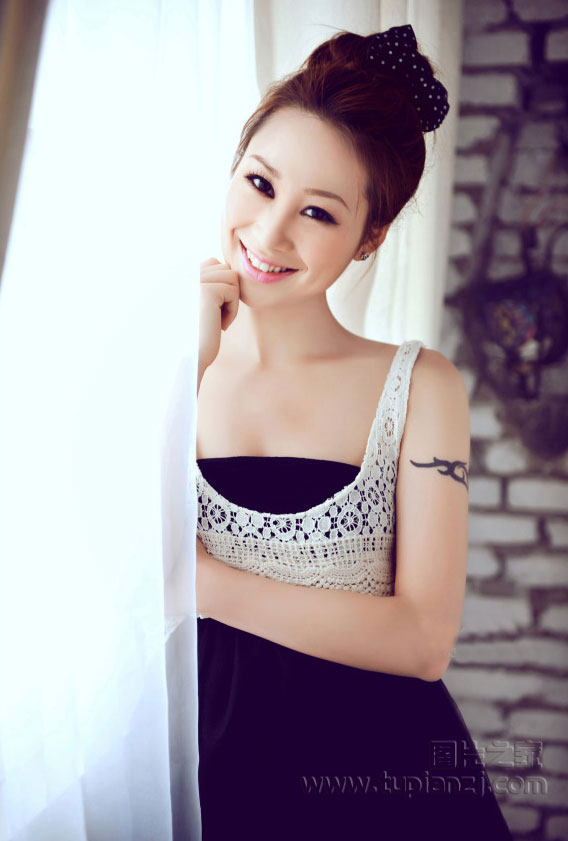 清纯美女生活照 小丸子头俏皮可爱