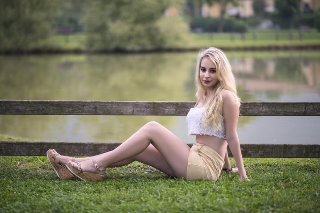 欧美美女任性大长腿