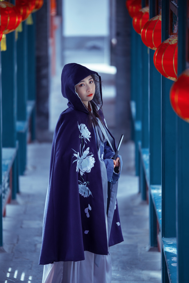 沙滩性感美女张暖雅