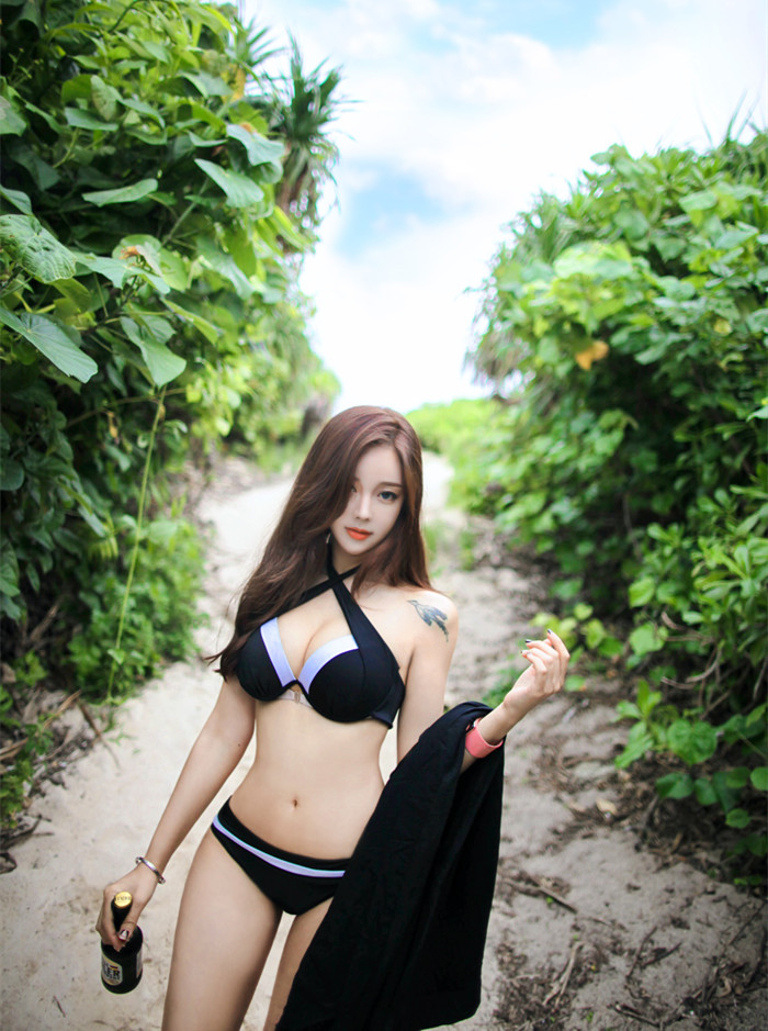 90后性感大胸美女写真