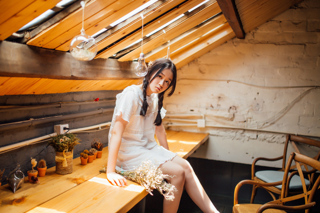 女孩秀黑色 曼妙身姿性感无限