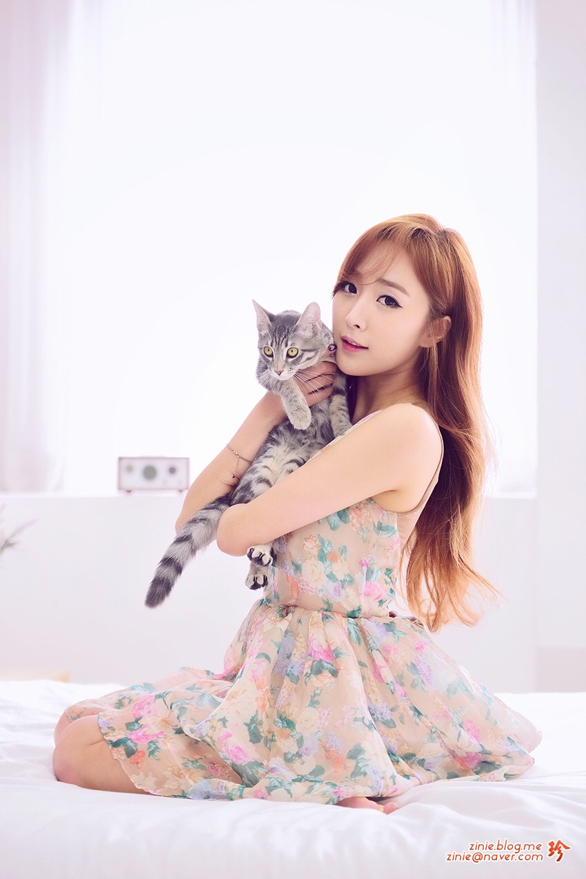 初为人妻美少妇居家写真照