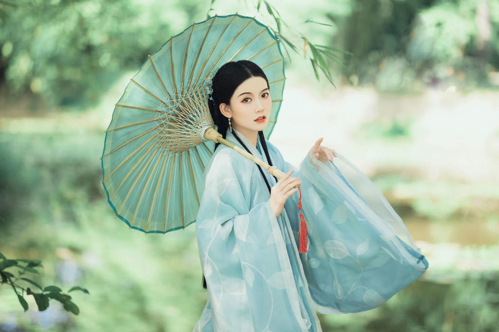 性感女郎运动装写真 冷酷高傲
