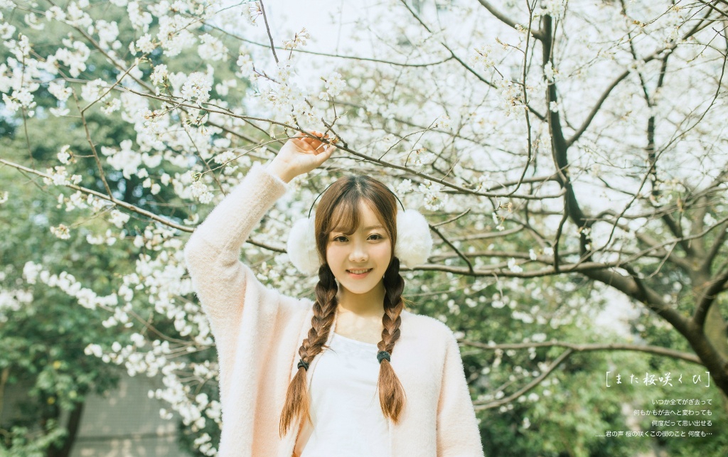 美少女深V装 裸露大秀事业线
