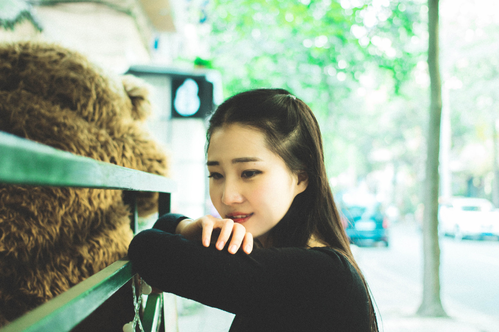 复古性感美女写真 手拿唇膏梳妆打扮