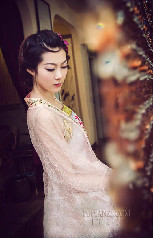 好看的古装美女图片 美女芳菲温婉