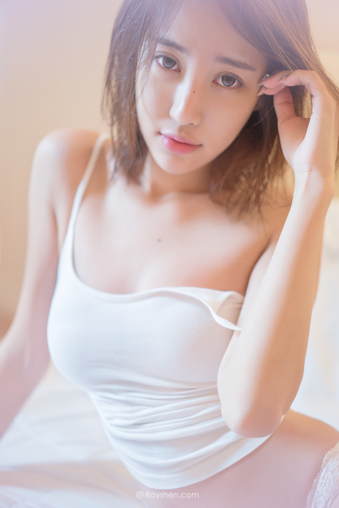 大眼素颜美女出浴清新性感