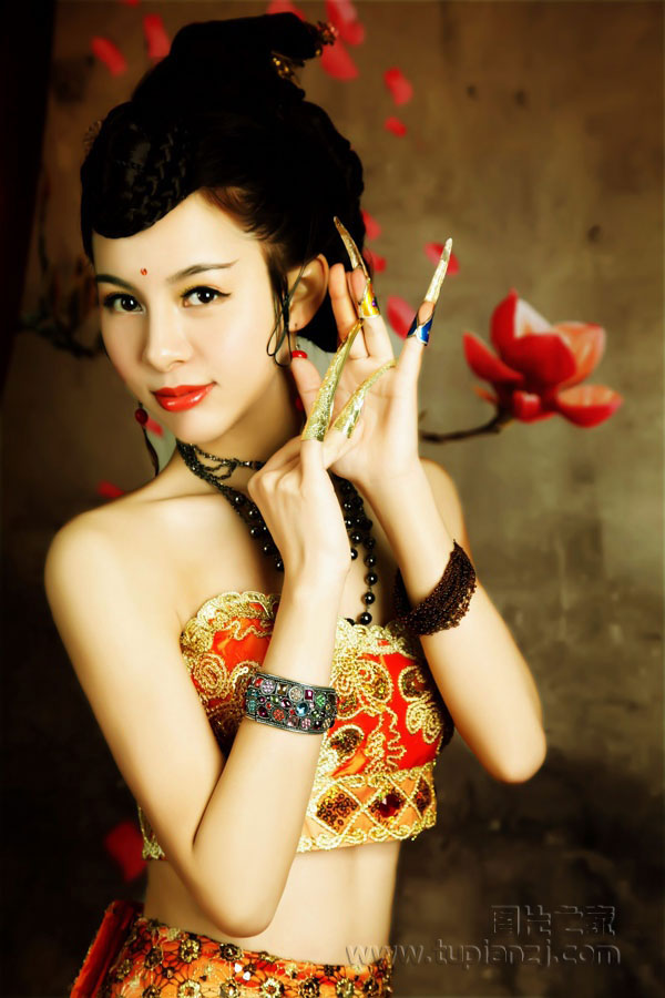 异域风情古装美女图片 展迷人身姿