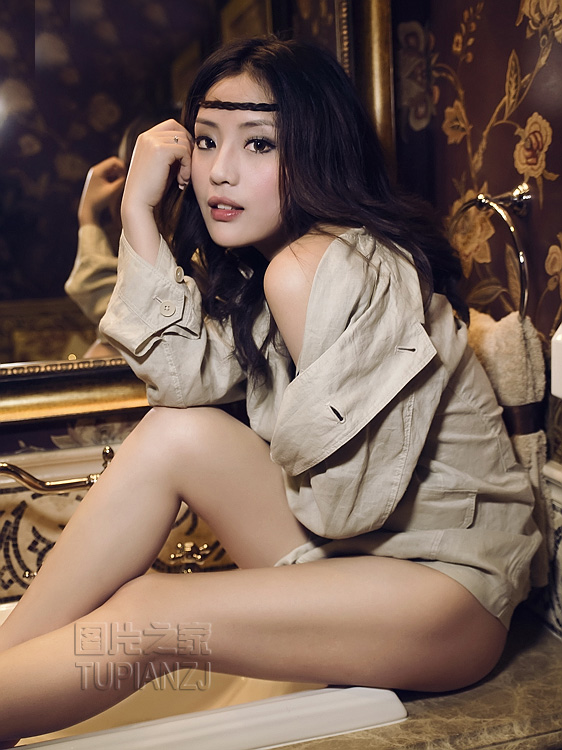 浴缸里的性感尤物 出镜秀白嫩肌肤
