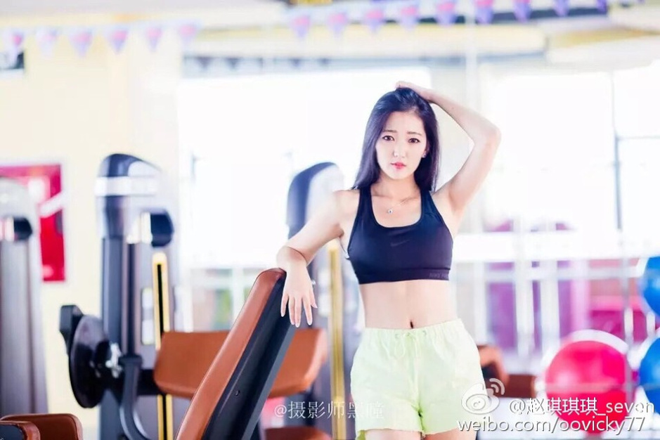 芭蕾舞女神赵琪琪性感健身照 秀美腿小蛮腰