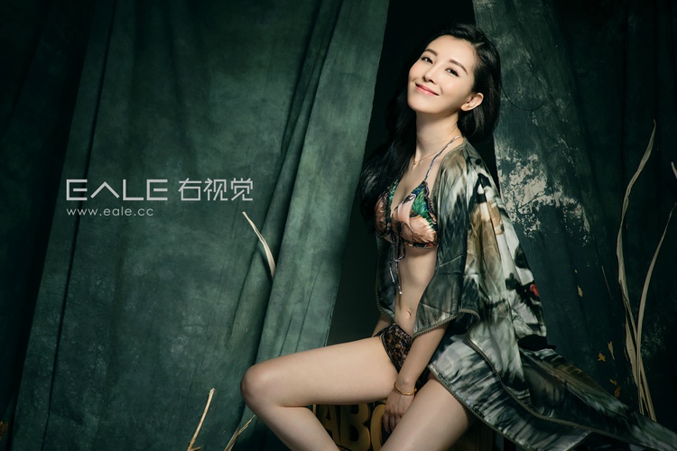 右视觉美女时尚性感写真