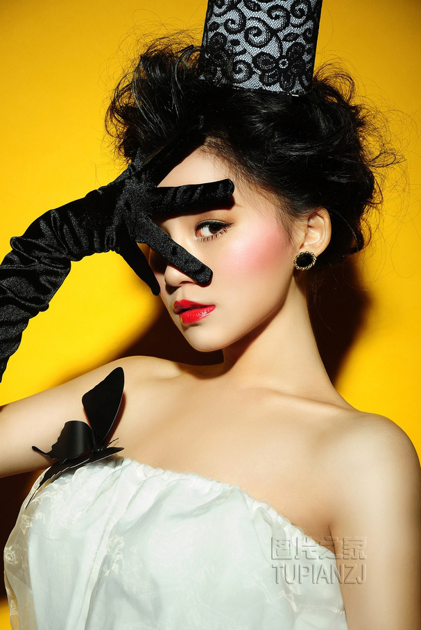 甜美性感少女写真 小露香肩风情万种