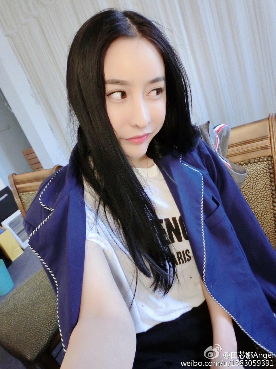 皮肤超好美女网红玩自拍