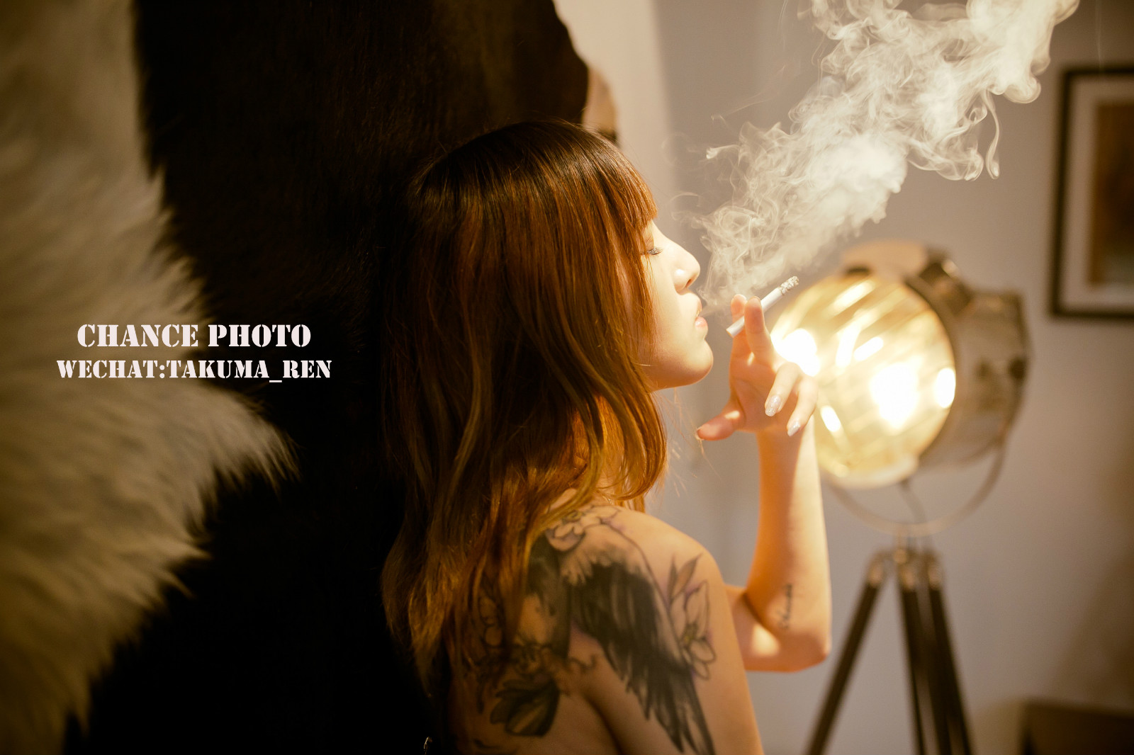 热辣性感身材纹身美女