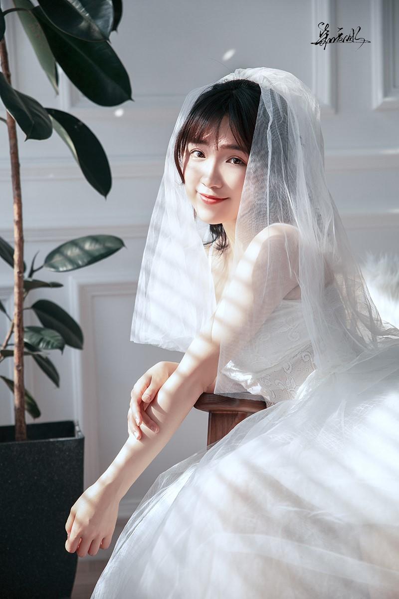 性感美女生活写真照 尽展丰满身材