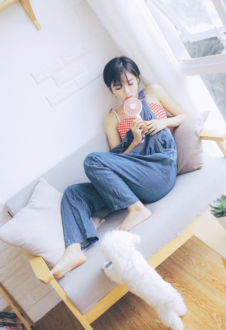 制服丝袜美女韵味照 清新笑颜散发魅力