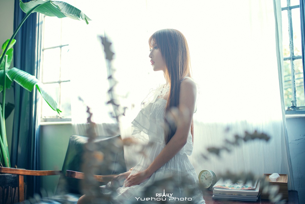 长直发清纯美女写真