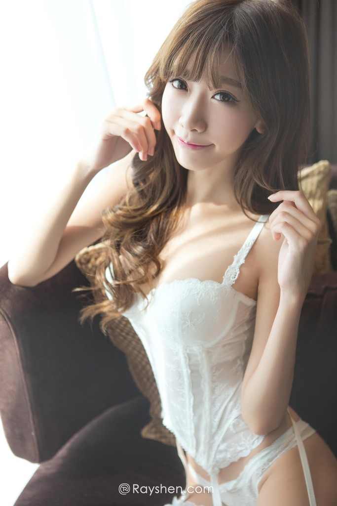 性感睡衣吊带装美女
