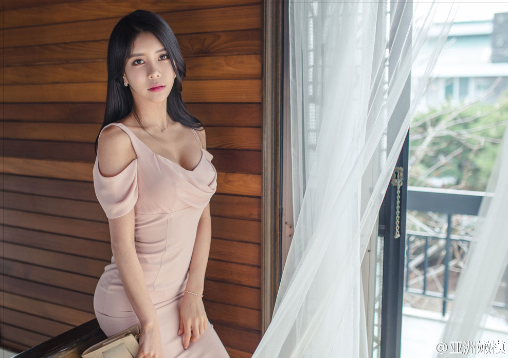 韩国美女短裙写真