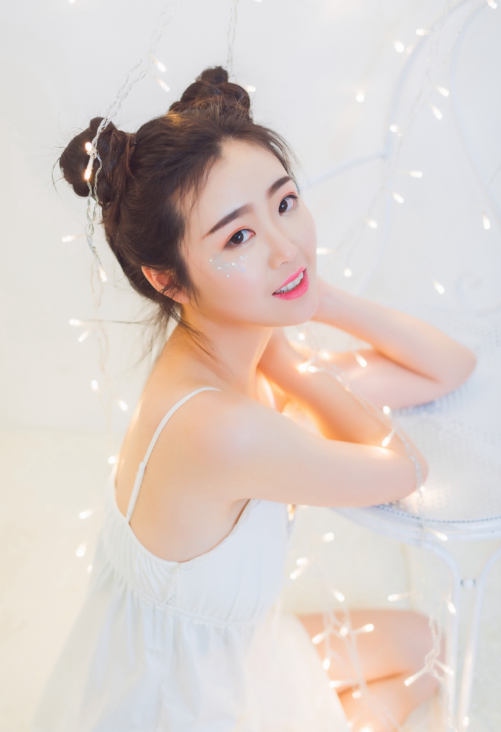 细长玉腿性感美女秀脯