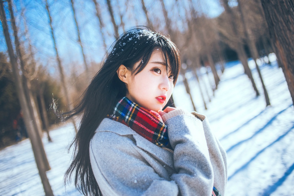 美女黑丝睡衣秀诱人