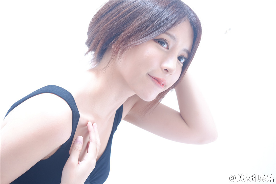 酷似明星的大眼美女写真