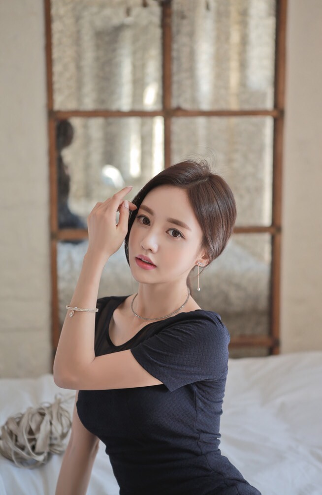 脸蛋和身材都完美的韩国美女