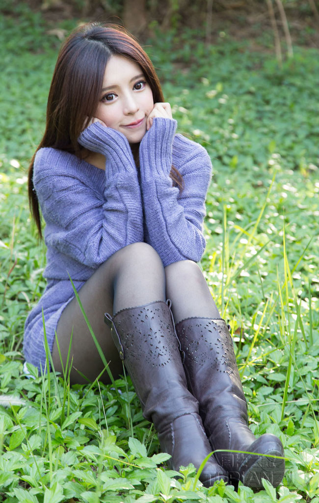 气质清纯少女图片 蓝色毛衣甜美可爱