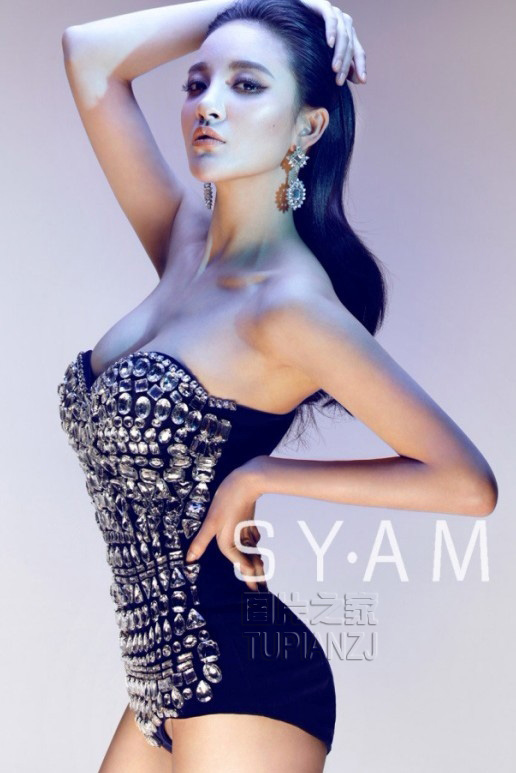 火辣少女图片 性感丰满上位夺眼球
