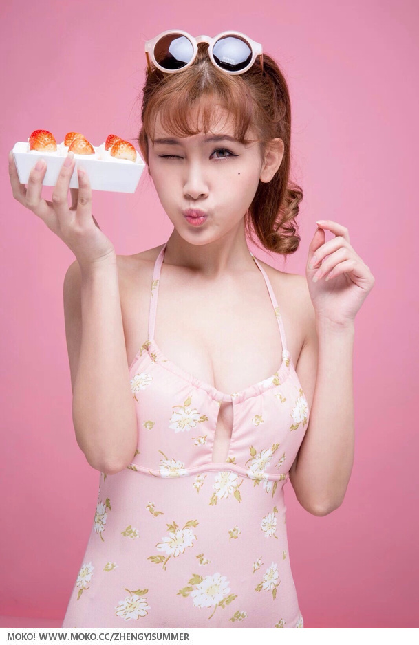 俏皮美女秀写真