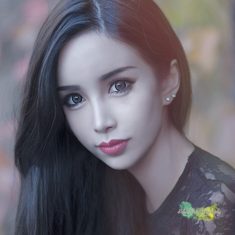 真人版充气娃娃性感混血美女
