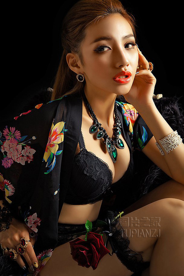 妩媚性感美女 风情万种魅力无限