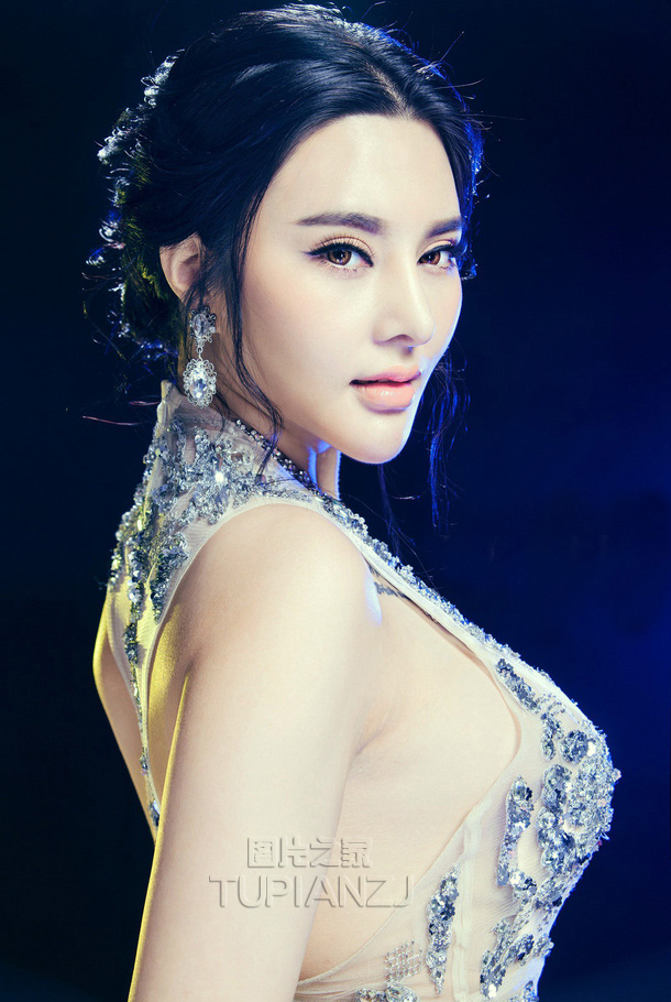 唯美透视装美女图片 性感身姿令人遐想