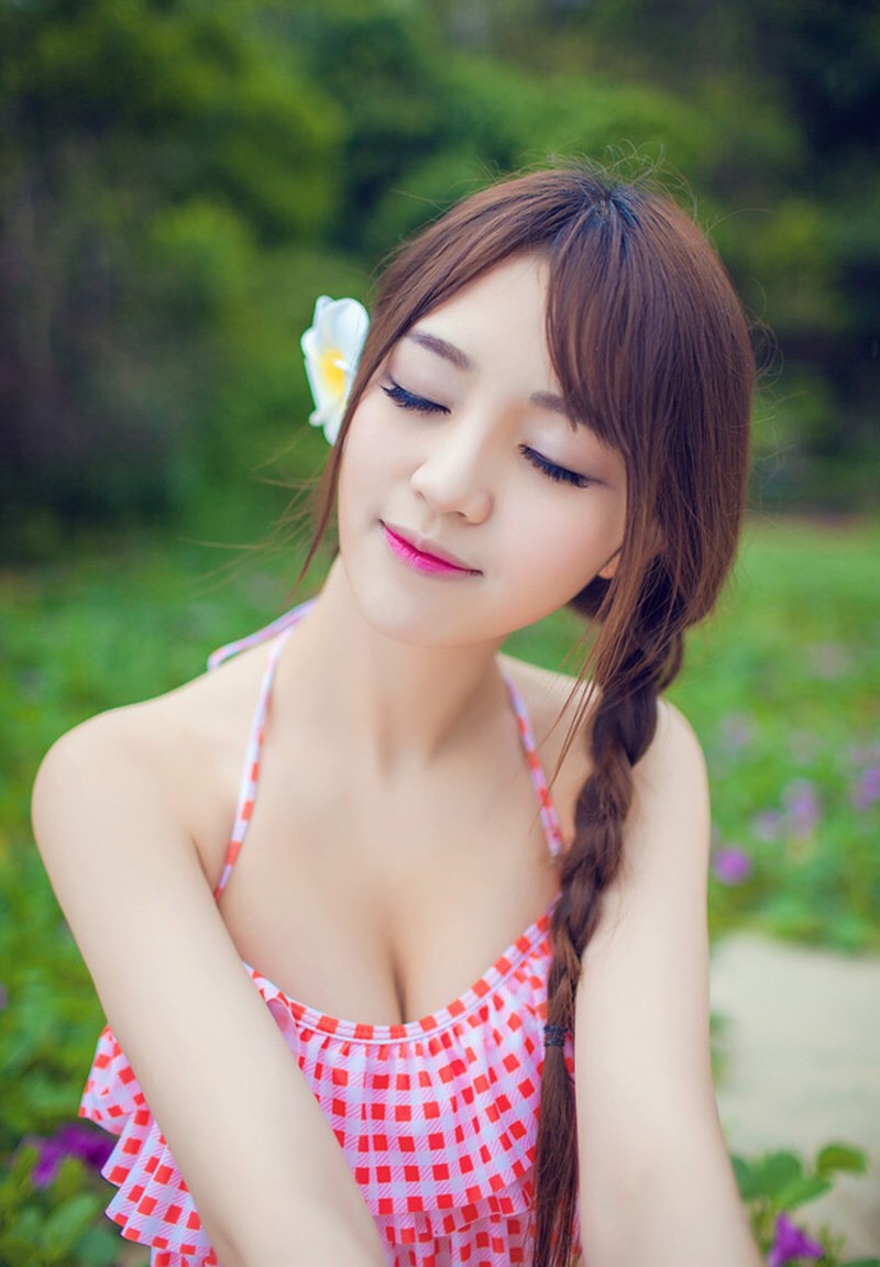 泳装美女深V性感写真