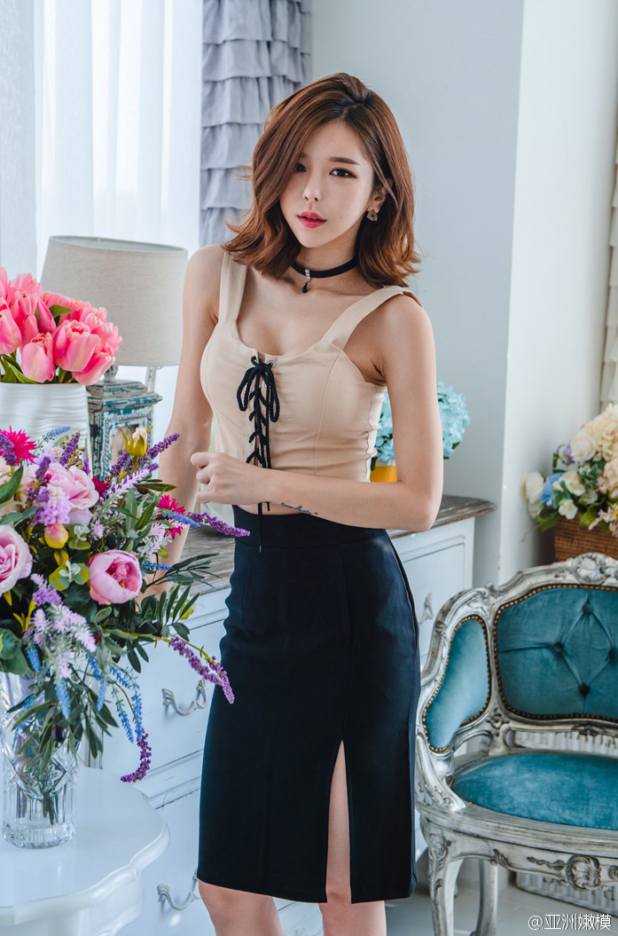 短发美女超短居家写真
