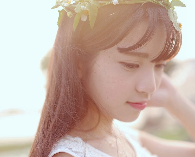 妩媚桌球少女诱人图片 酥胸溢出引爆眼球