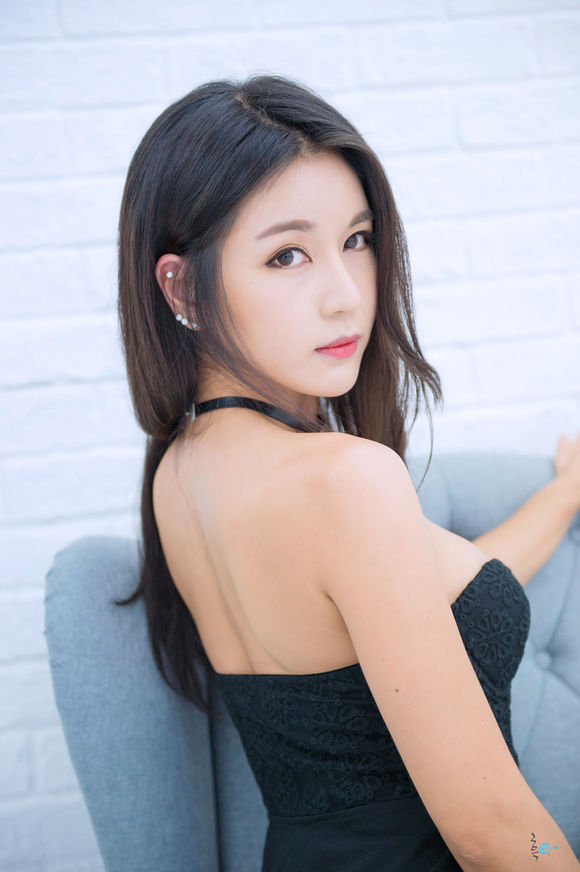 韩国露肩装性感少妇