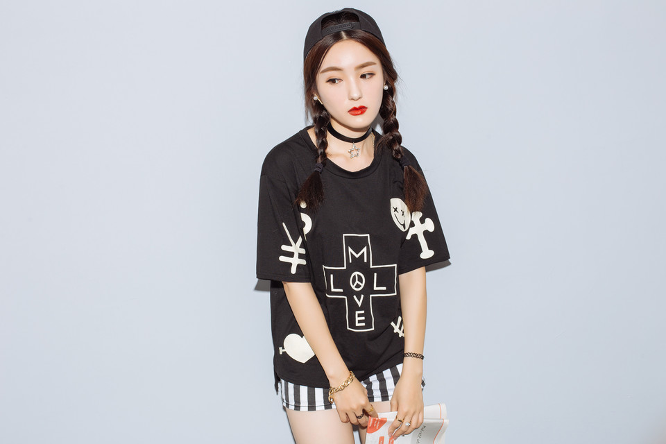 红唇美女时尚超in搭配