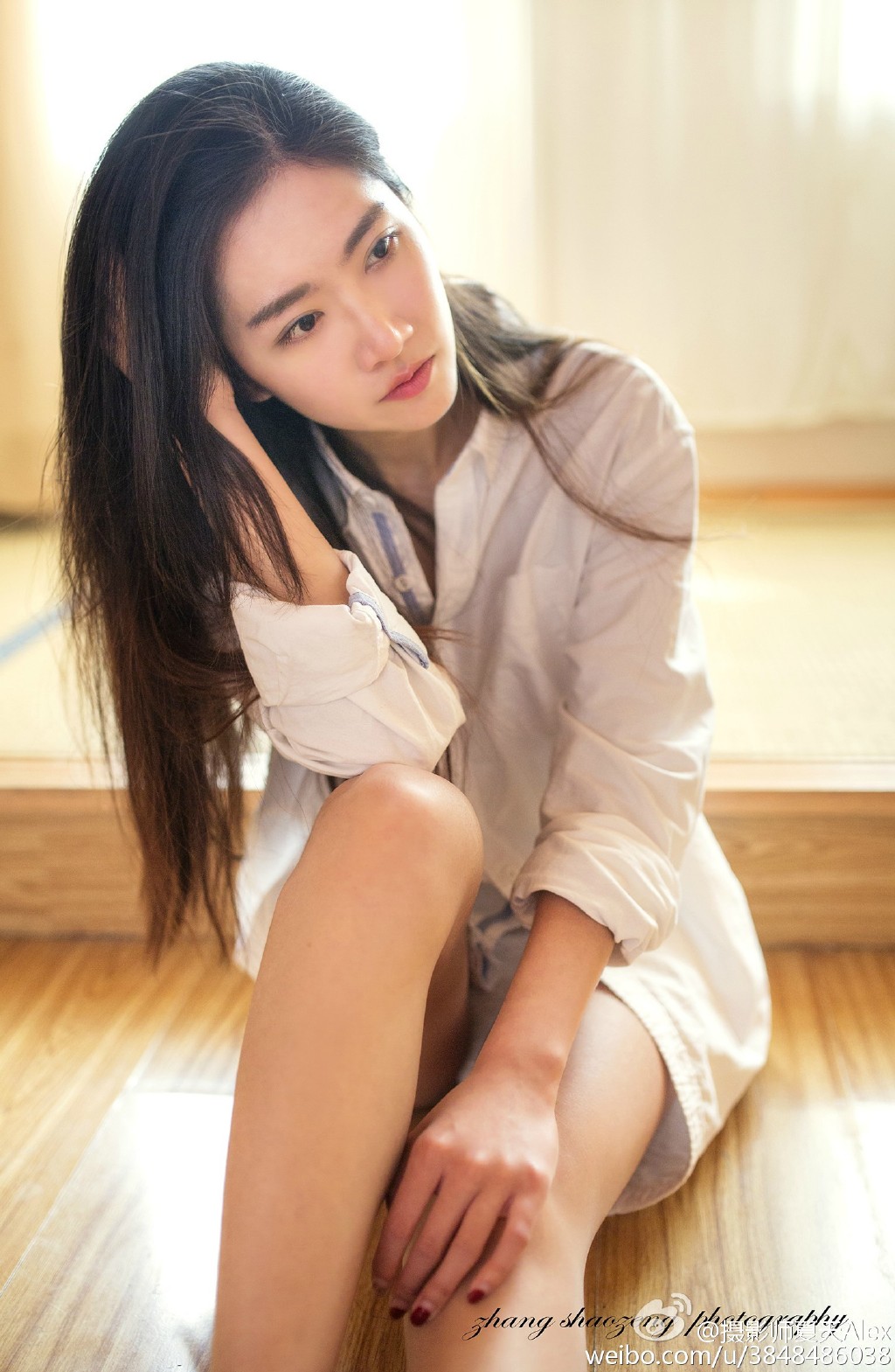 纤细身材日本美女居家写真