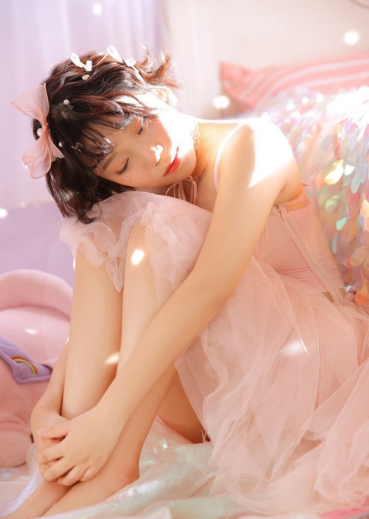 美女嫩模黑丝内衣写真秀