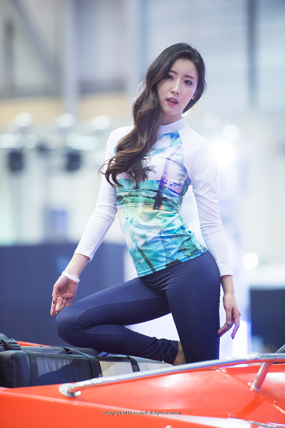 韩国翘臀美女紧身裤秀好身材