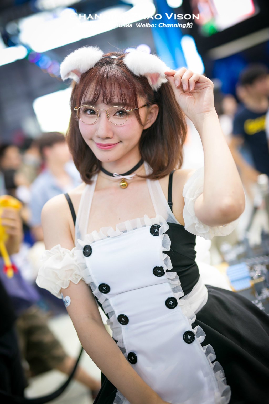 肉肉白皙的眼镜妹子女仆装