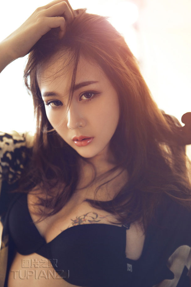 优雅迷人性感MM 火辣写真照