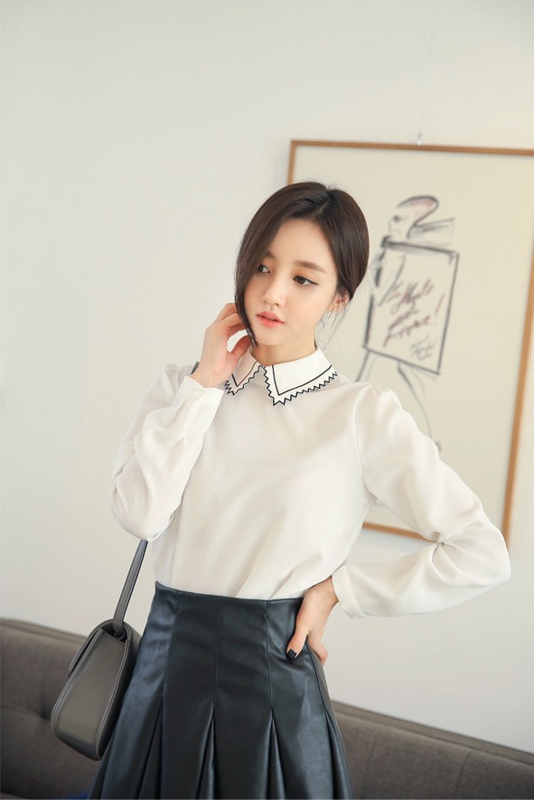 黑丝气质清纯美女超短写真
