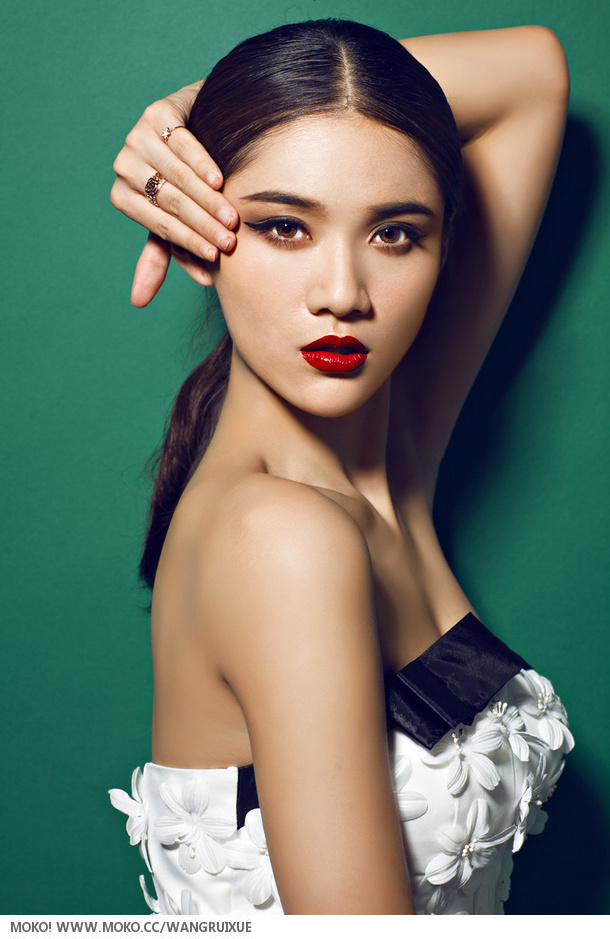 美女精致脸蛋有棱有角