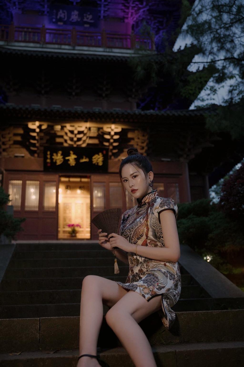 美女小嫩模写真内衣秀